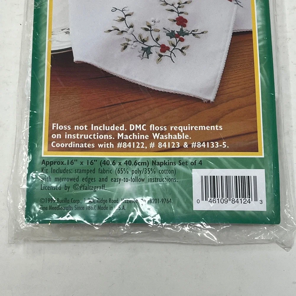 Bucilla Pfaltzgraff Winterberry Stamped Embroidery Napkins Kit 84124 Christmas 4